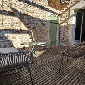 Terras Romarin met openslaande deur naar appartement