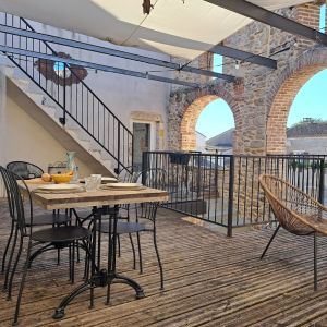 Terras Romarin. Uitzicht op dorpsplein